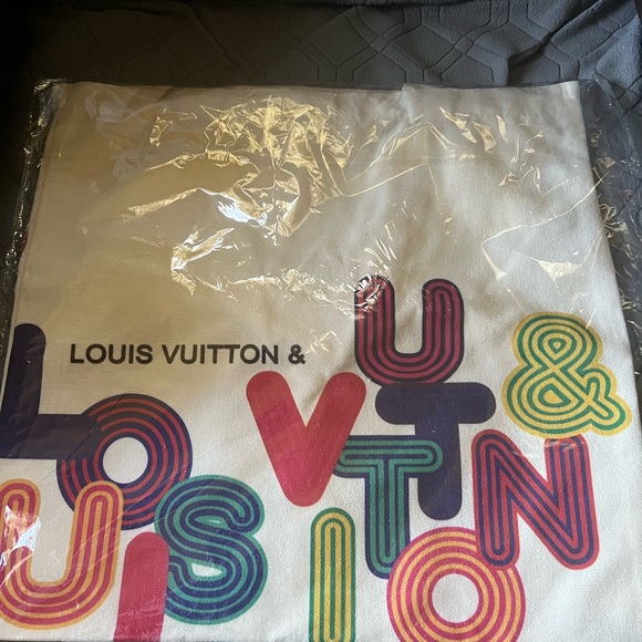 COPY - Authentic Louis Vuitton Shenzhen Exhibition Tote- new with Authenticatio… - Picture 1 of 3